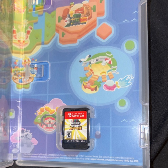 Nintendo Switch Special Edition - Mint Green and Light Blue - Picture 8 of 8